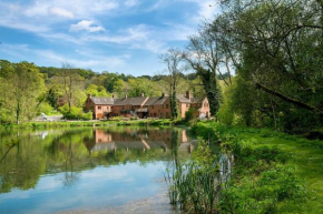 Travel Fox Cottages- Swimming Lake, BBQ Hut, Games Area - Alton Towers
